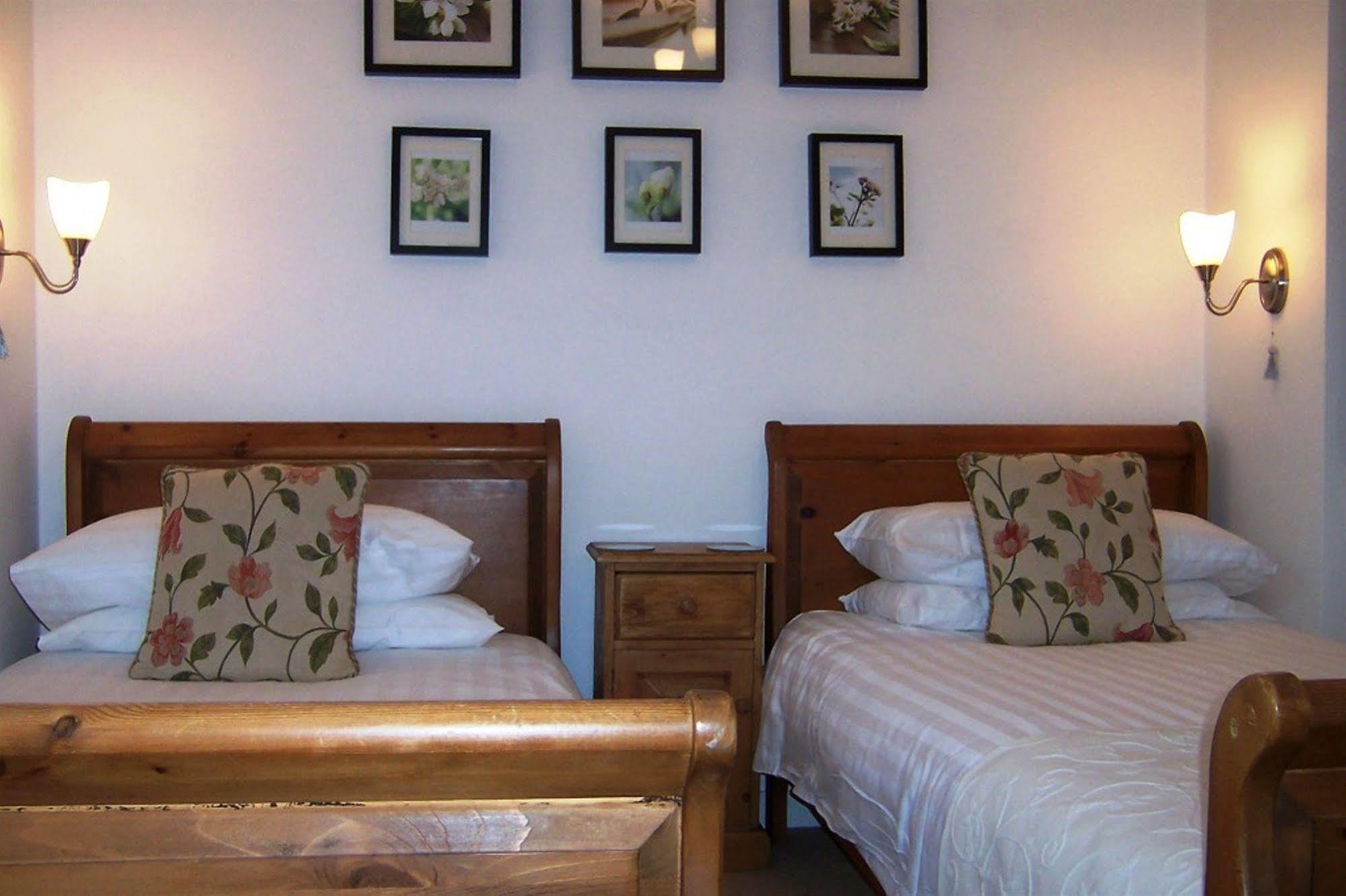 Caddon View Country Guest House Innerleithen Bagian luar foto