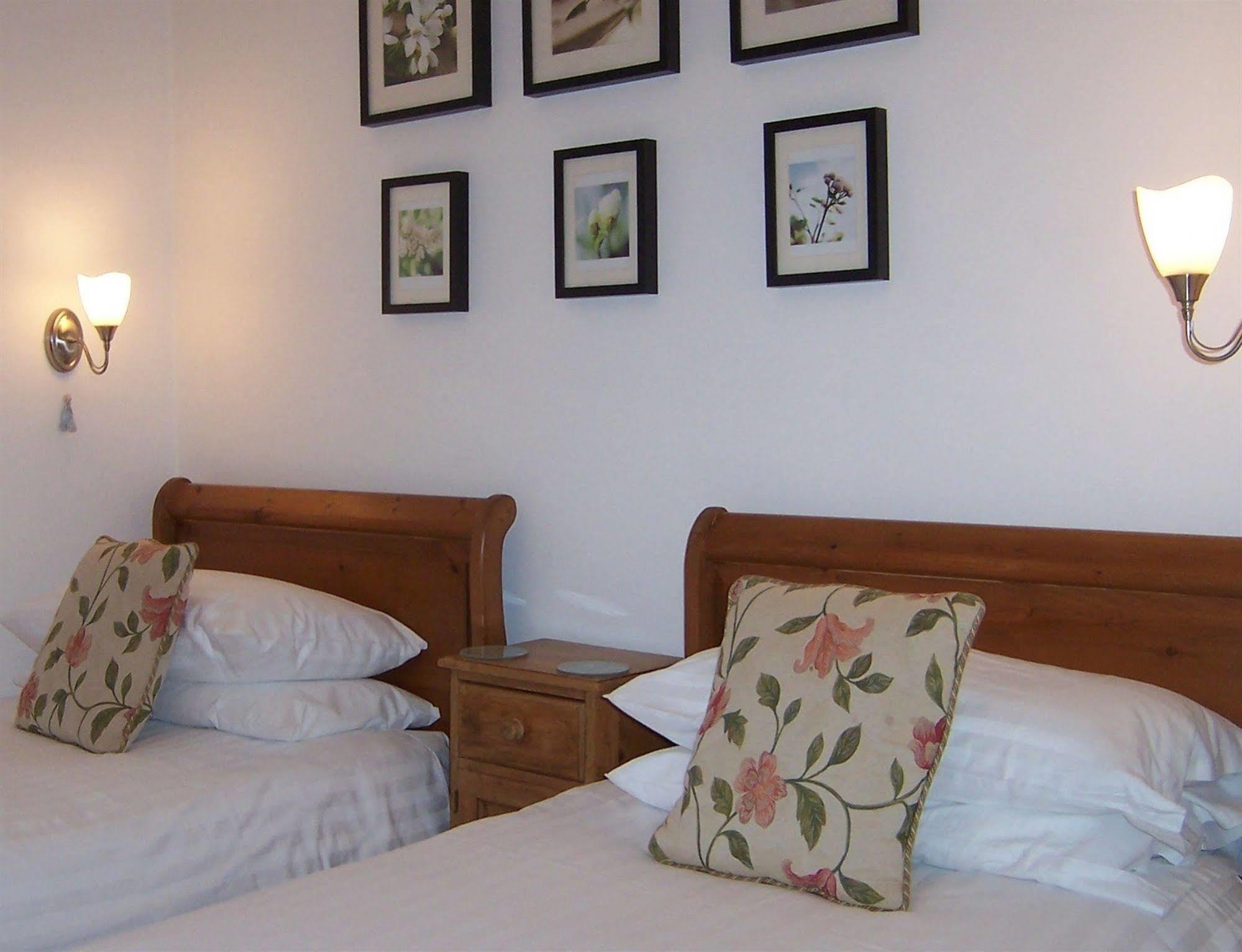 Caddon View Country Guest House Innerleithen Bagian luar foto