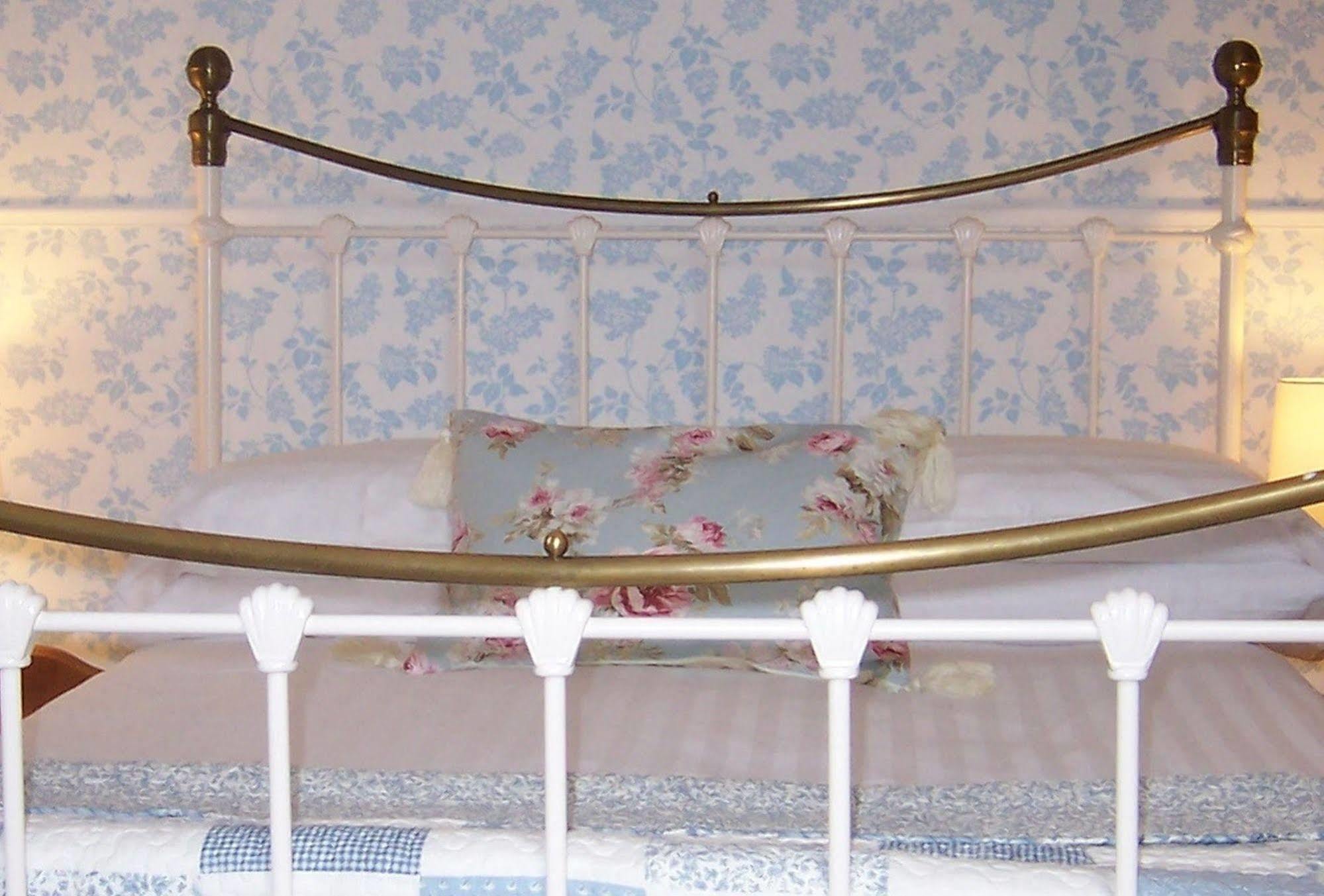 Caddon View Country Guest House Innerleithen Bagian luar foto
