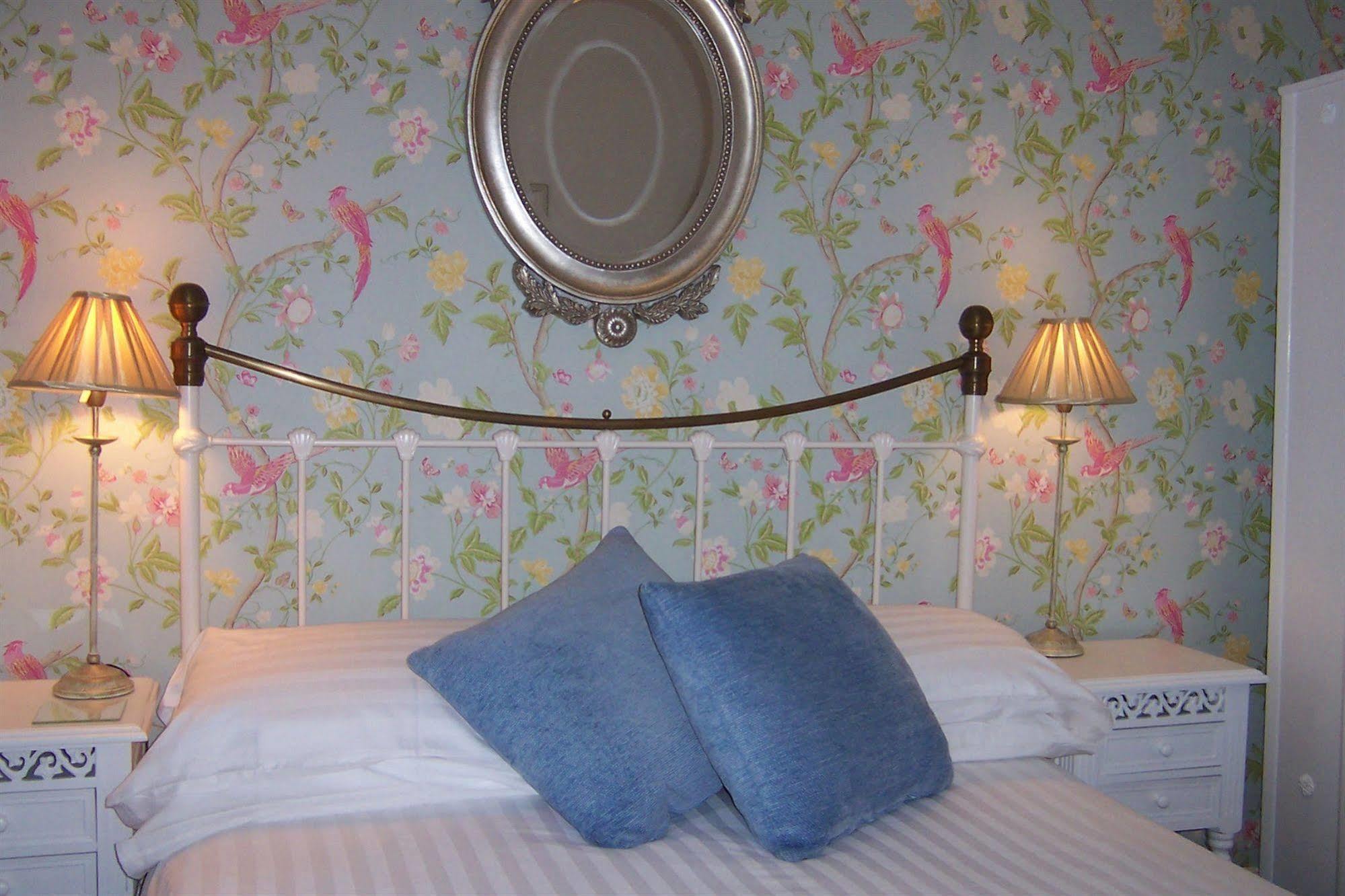 Caddon View Country Guest House Innerleithen Bagian luar foto