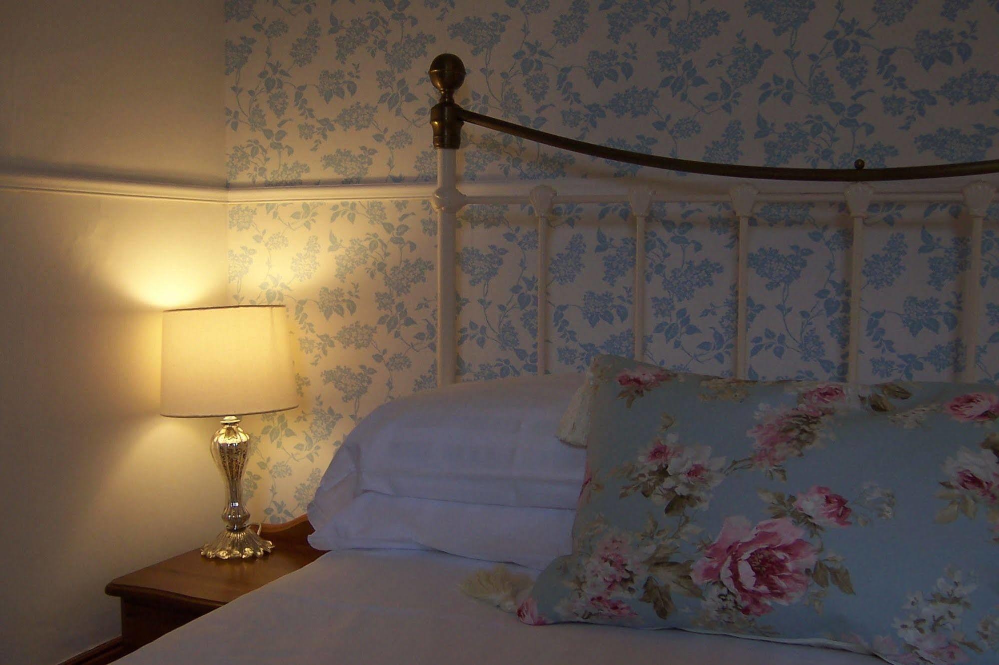 Caddon View Country Guest House Innerleithen Bagian luar foto