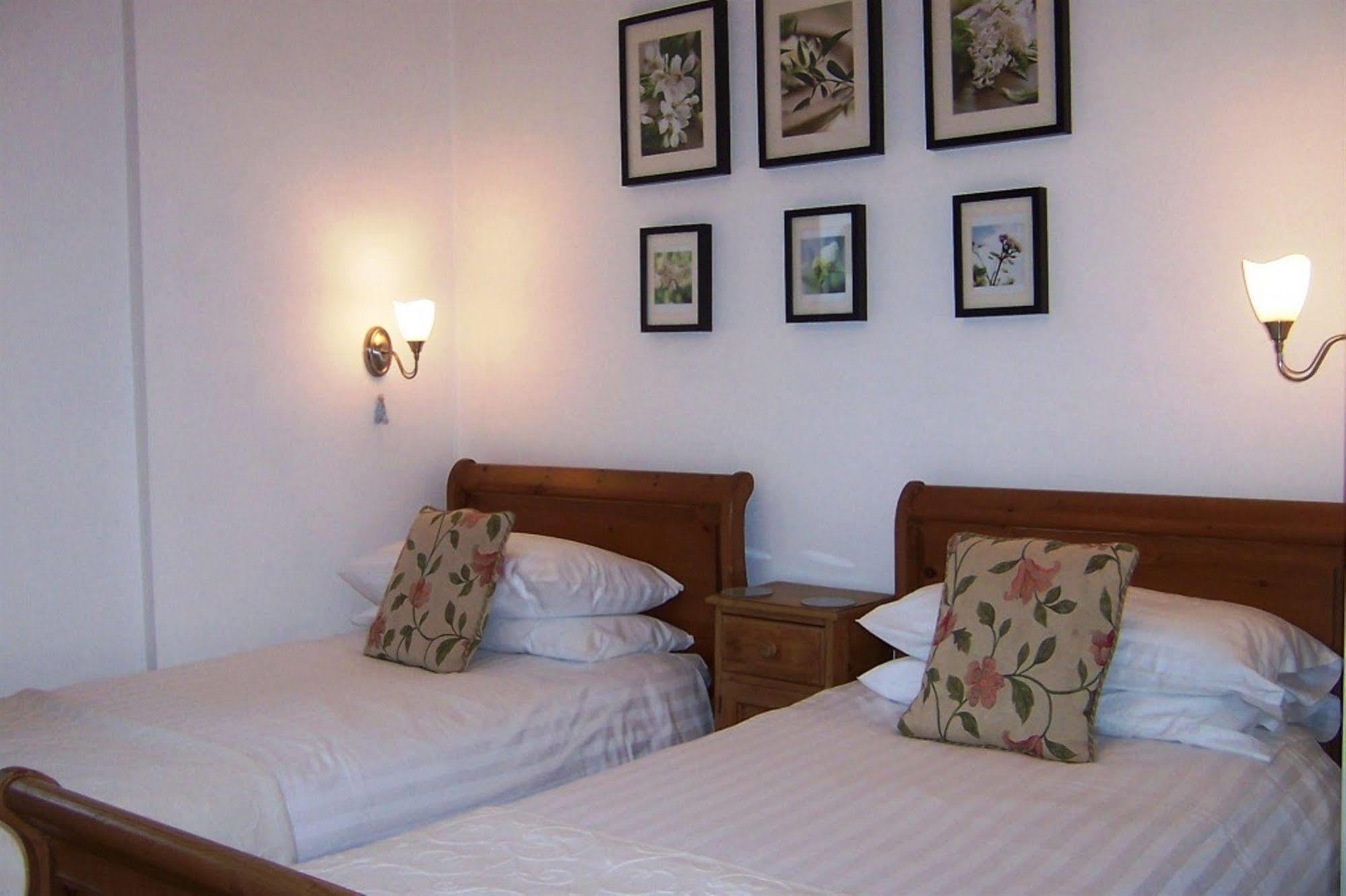 Caddon View Country Guest House Innerleithen Bagian luar foto
